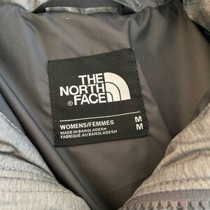 North Face ladies light weight puffer jacket. Like new.